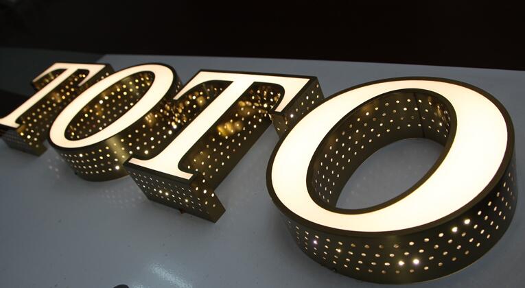 金色不銹鋼門頭字工藝發(fā)光_不銹鋼包邊字多少錢一平方_不銹鋼包邊發(fā)光字價(jià)格