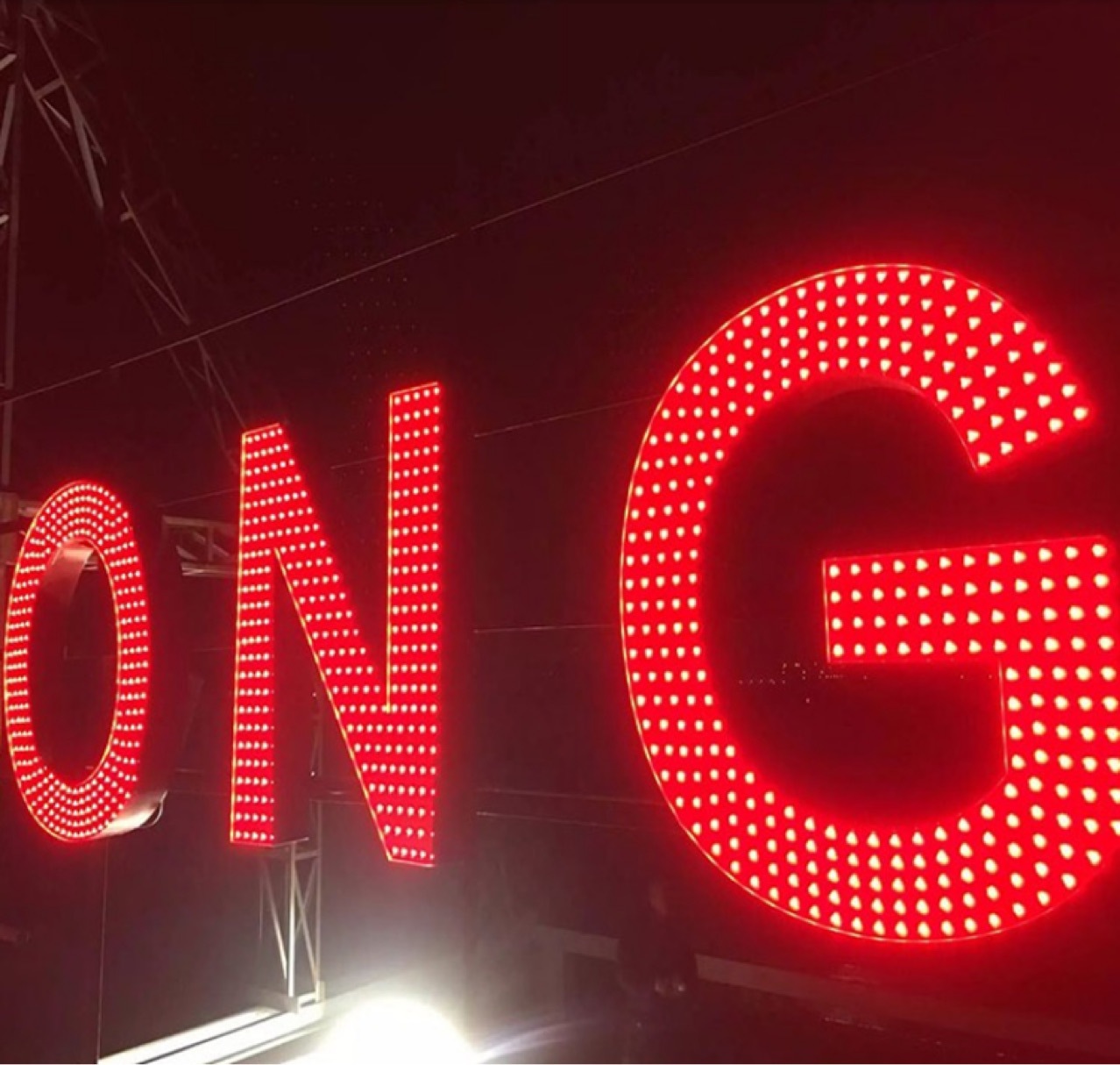 背發光字安裝方法_鋁塑板安裝沖孔字方法_背發光字的制作方法