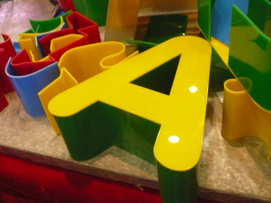 發(fā)光招牌字制作_免費制作發(fā)光字_qq發(fā)光文字頭像制作