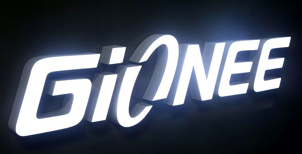 亞克力發(fā)光字和樹脂發(fā)光字哪個好_亞克力發(fā)光字是什么材質(zhì)_亞克力字和發(fā)光字哪個好看